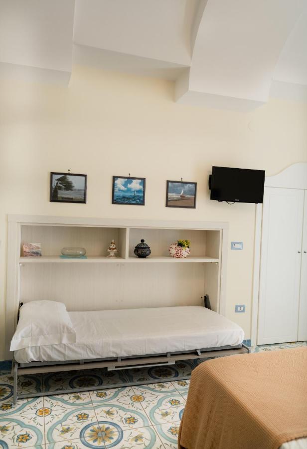 Libeccio - Apartment With Terrace And Sea View Maiori Εξωτερικό φωτογραφία